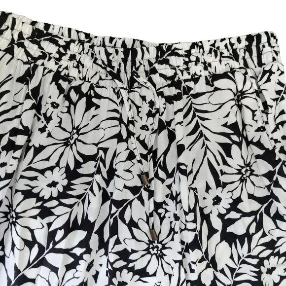French Laundry Floral Print Joggers Cropped Pants Rayon Black White Size 1X - Picture 8 of 14